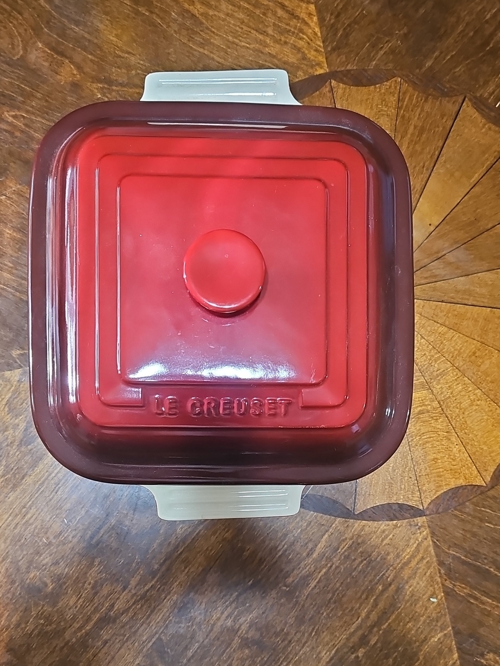 Le Creuset Red Square Signature Dutch Oven